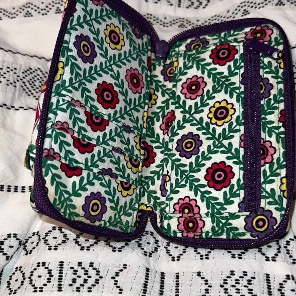 Vera Bradley Zip Around Wallet Wristlet – Floral Quilted Print - Picture 3 of 4